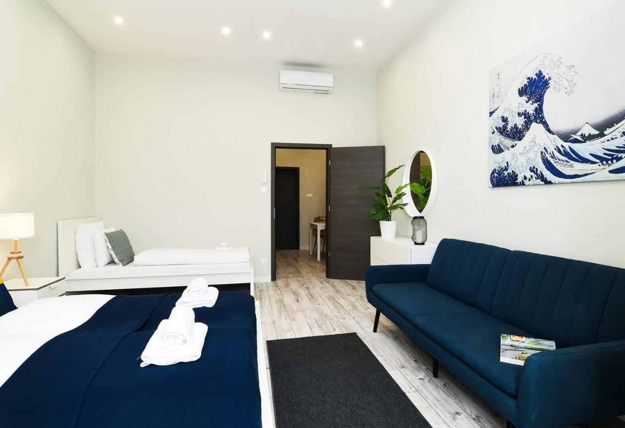 Ultra Central And Stylish Apartment With Ac Budapest Luaran gambar