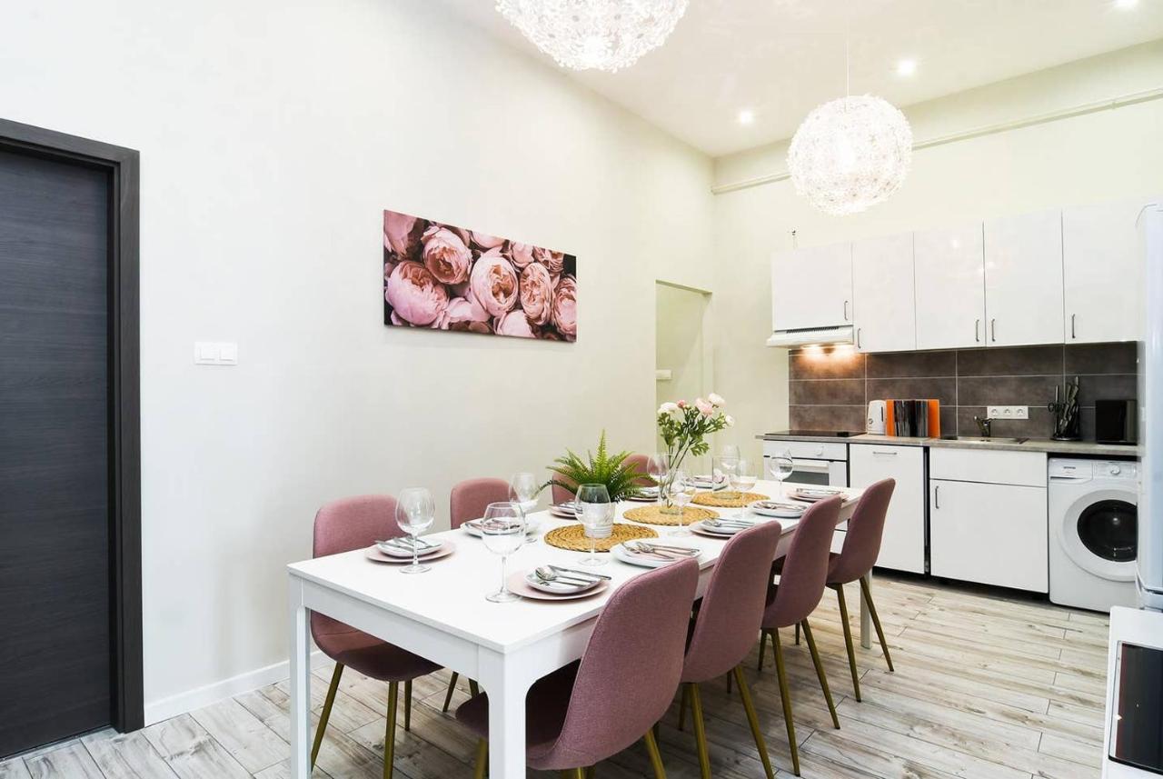 Ultra Central And Stylish Apartment With Ac Budapest Luaran gambar