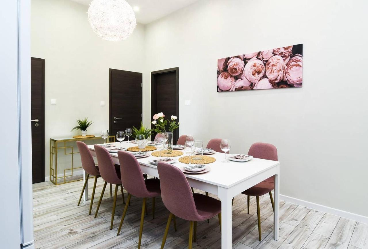 Ultra Central And Stylish Apartment With Ac Budapest Luaran gambar