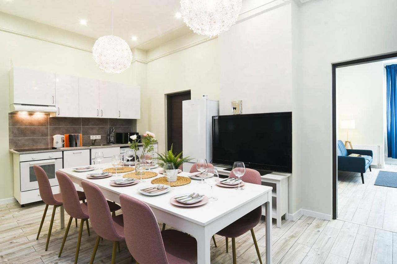 Ultra Central And Stylish Apartment With Ac Budapest Luaran gambar