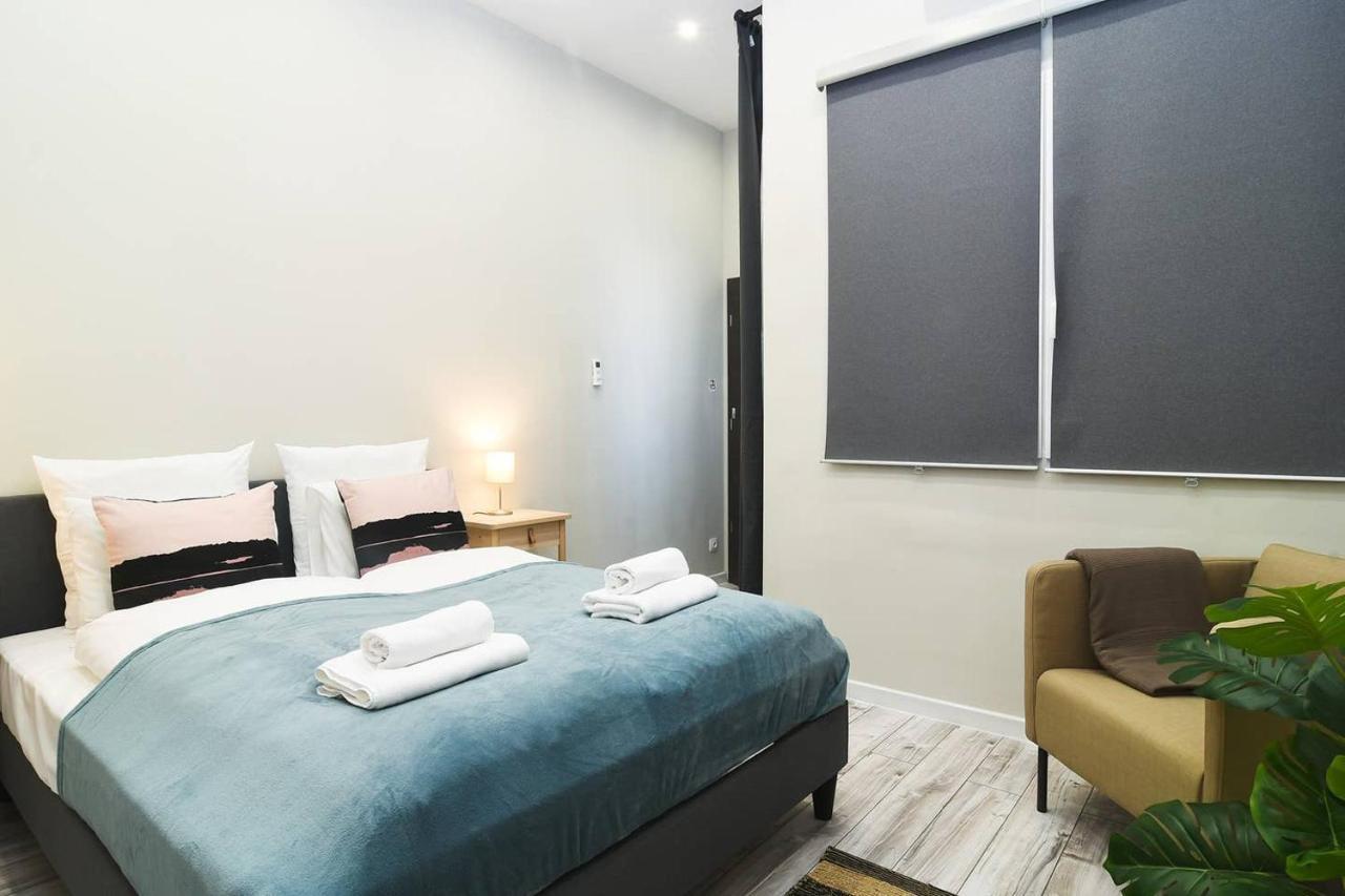 Ultra Central And Stylish Apartment With Ac Budapest Luaran gambar