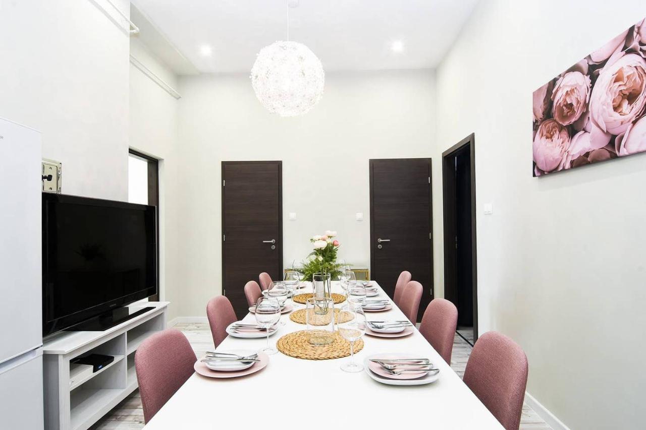 Ultra Central And Stylish Apartment With Ac Budapest Luaran gambar