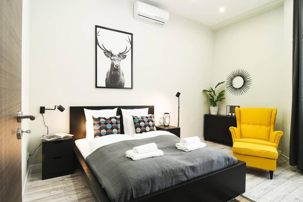 Ultra Central And Stylish Apartment With Ac Budapest Luaran gambar