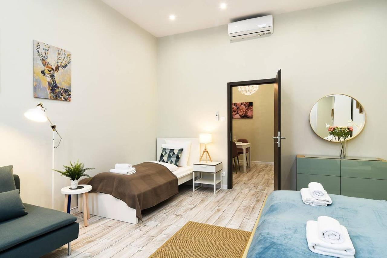 Ultra Central And Stylish Apartment With Ac Budapest Luaran gambar