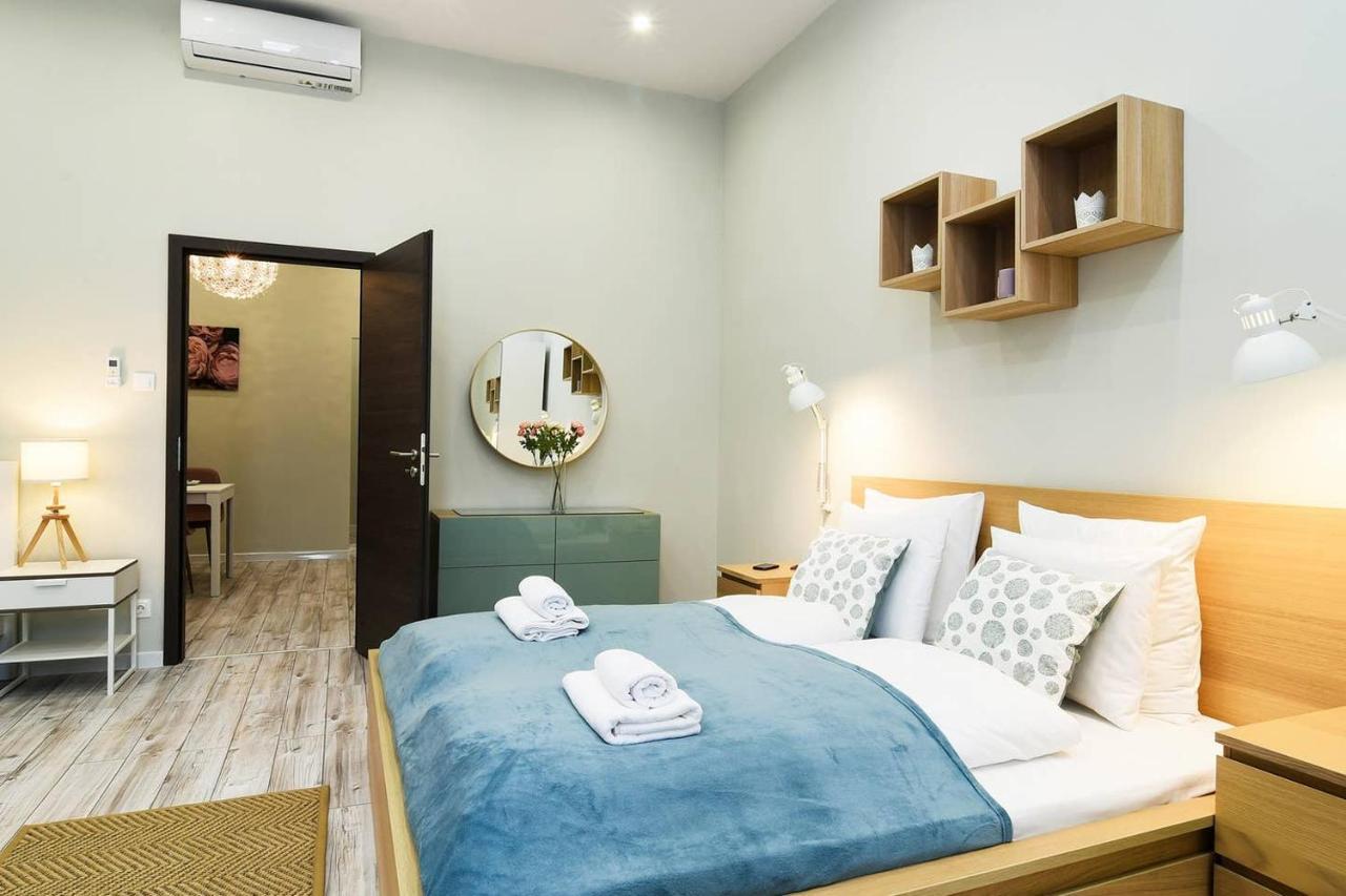Ultra Central And Stylish Apartment With Ac Budapest Luaran gambar