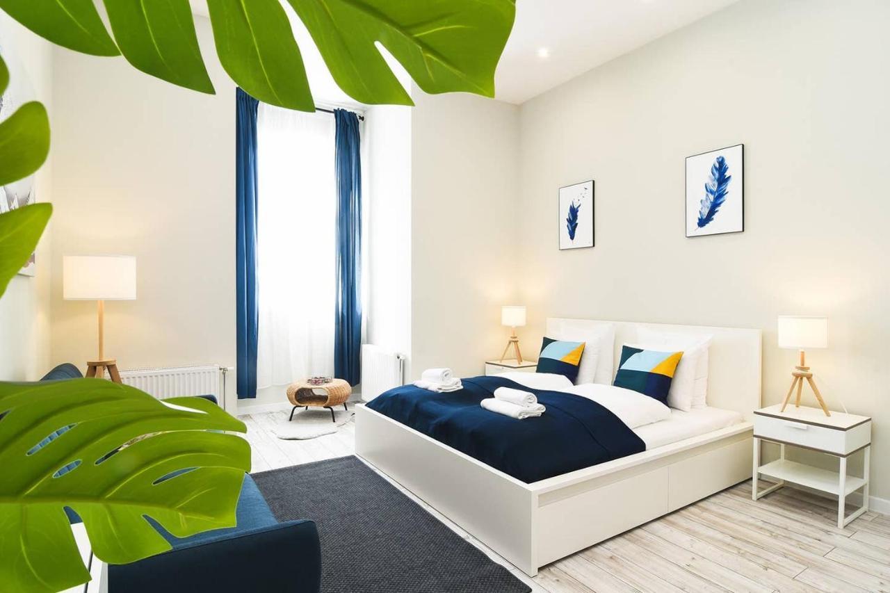 Ultra Central And Stylish Apartment With Ac Budapest Luaran gambar