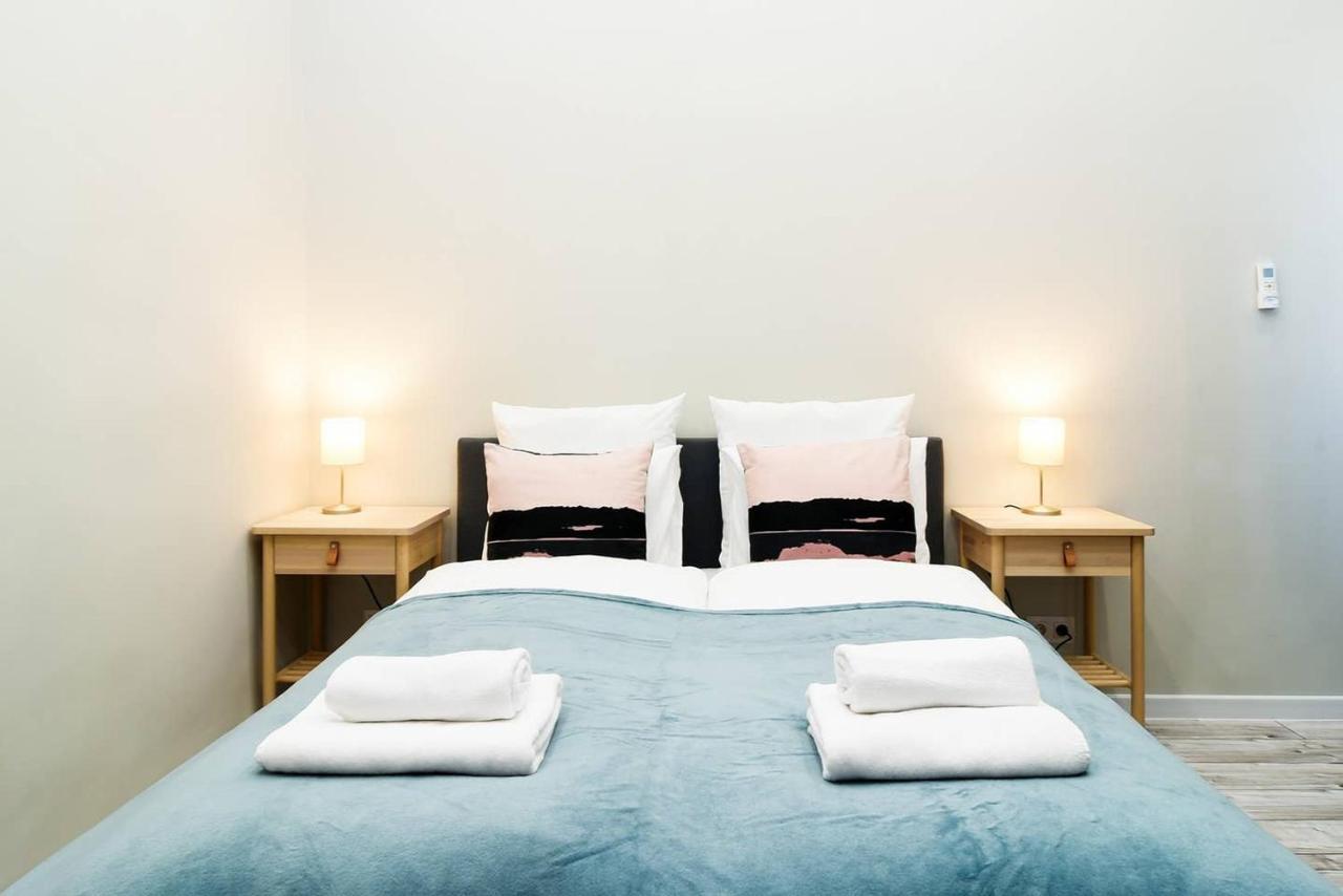 Ultra Central And Stylish Apartment With Ac Budapest Luaran gambar